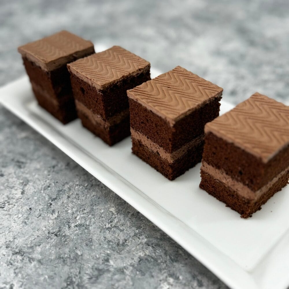 CHOCOLATE CAKE SLICE