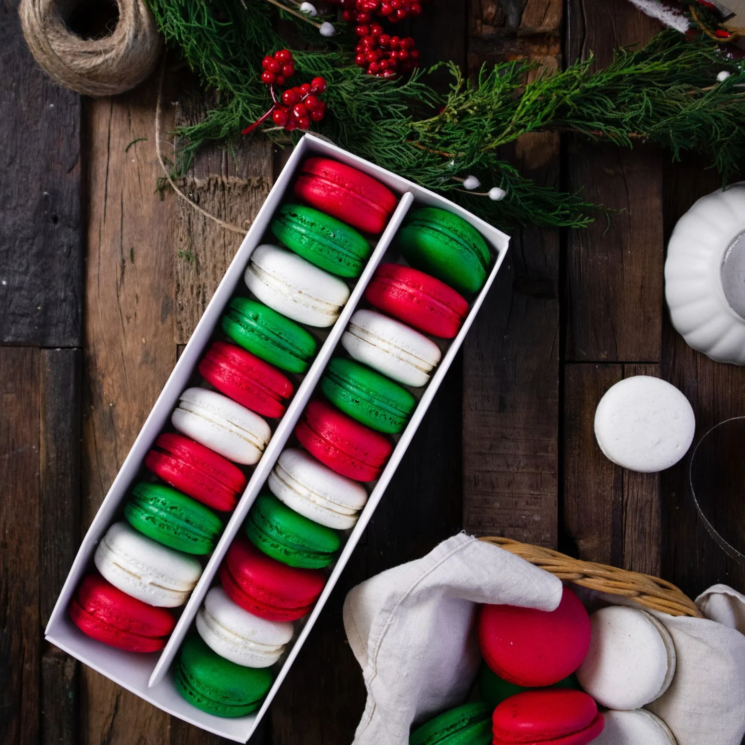Christmas Macarons - Image 2