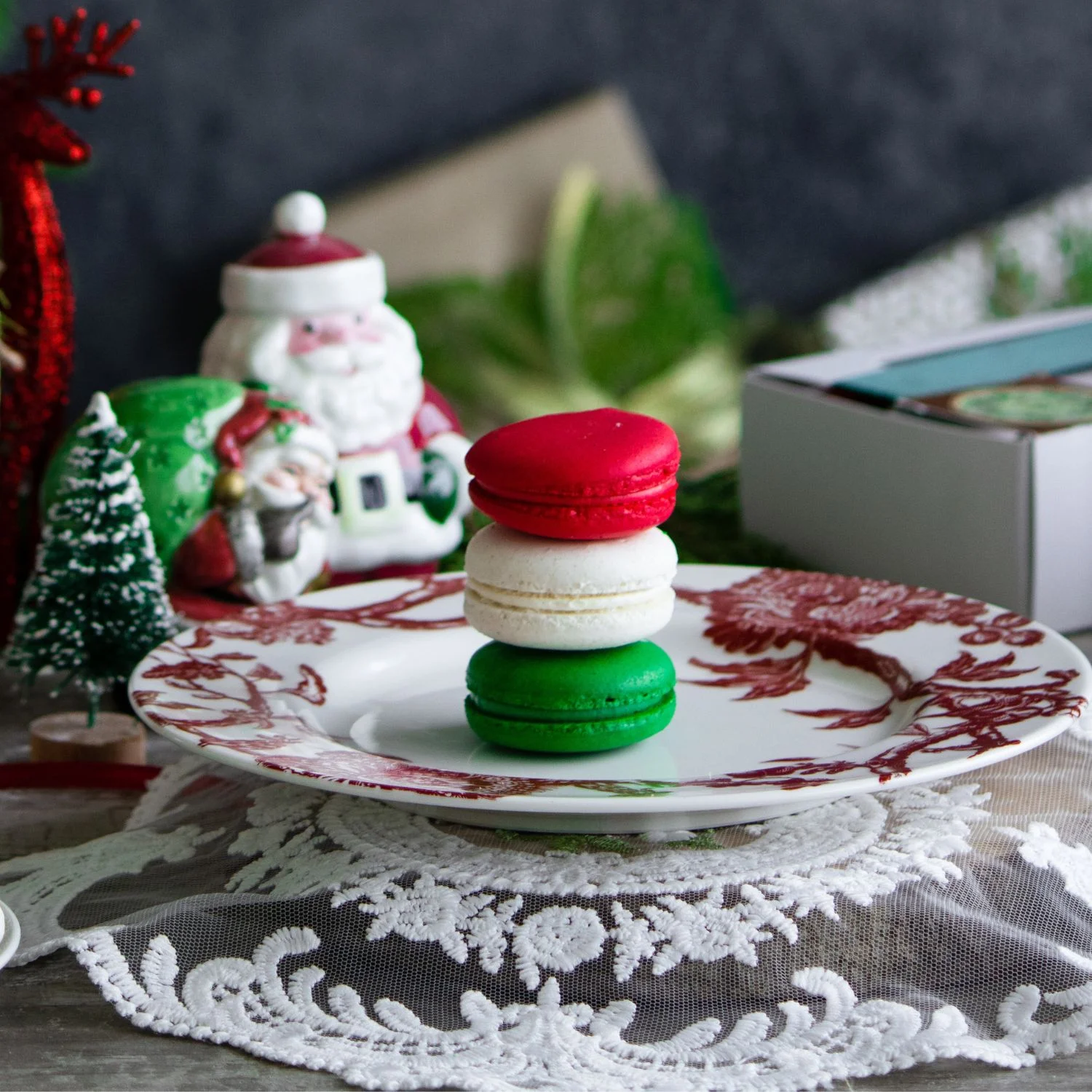 Christmas Macarons - Image 4